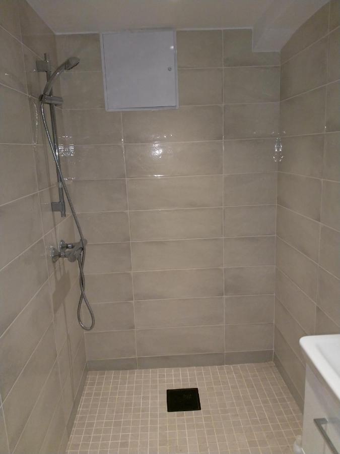 Renovated Semi- Basement 2 Bedrooms Furnished Apartment - Close To Everything In موس المظهر الخارجي الصورة