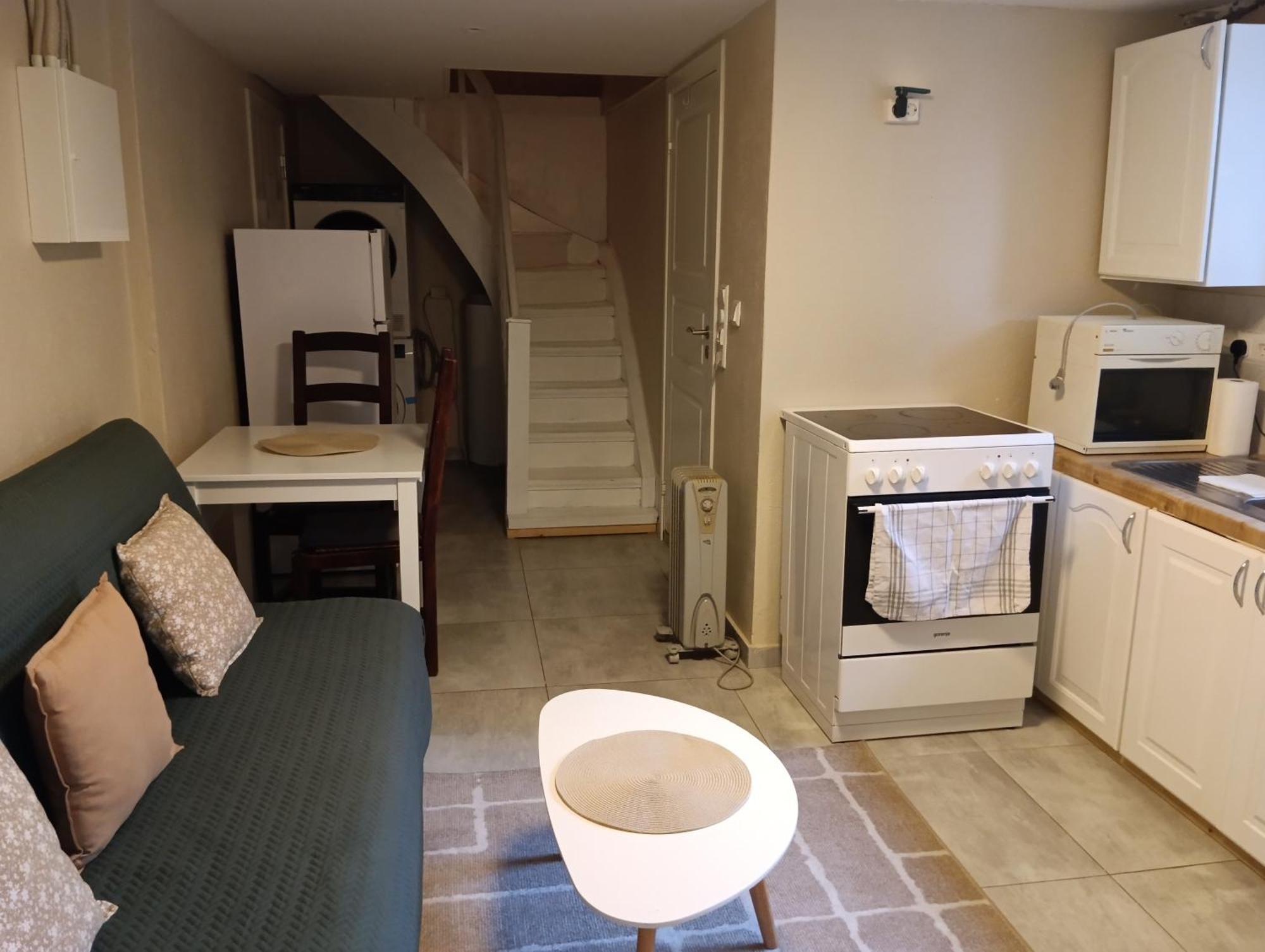 Renovated Semi- Basement 2 Bedrooms Furnished Apartment - Close To Everything In موس المظهر الخارجي الصورة